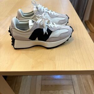 New Balance 327 Women's Sneaker Sea Salt White Black Size 5